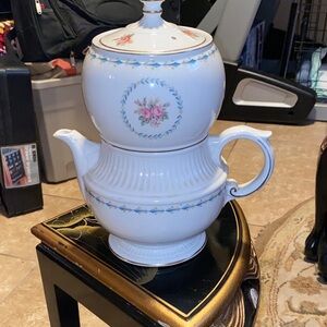 Vintage 4 Piece White Teapot With Lid Set. All 4 Pieces Included